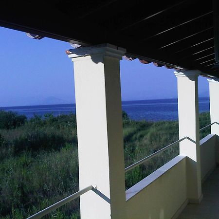 Virginia'S Beachfront Apartments Kávos Eksteriør billede